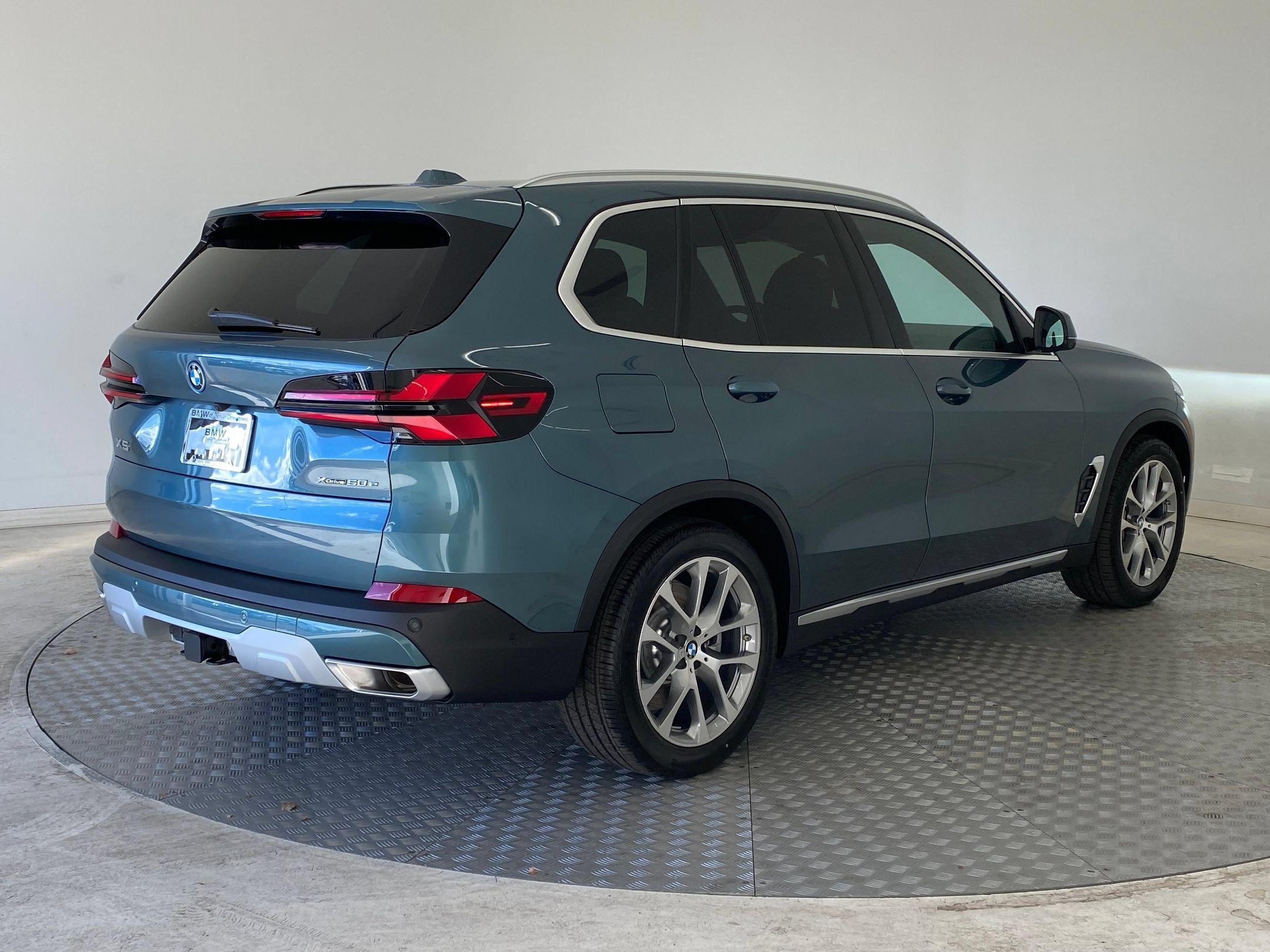 Used 2026 BMW X5 xDrive50e w/ Premium Package AWD/4WD image 8