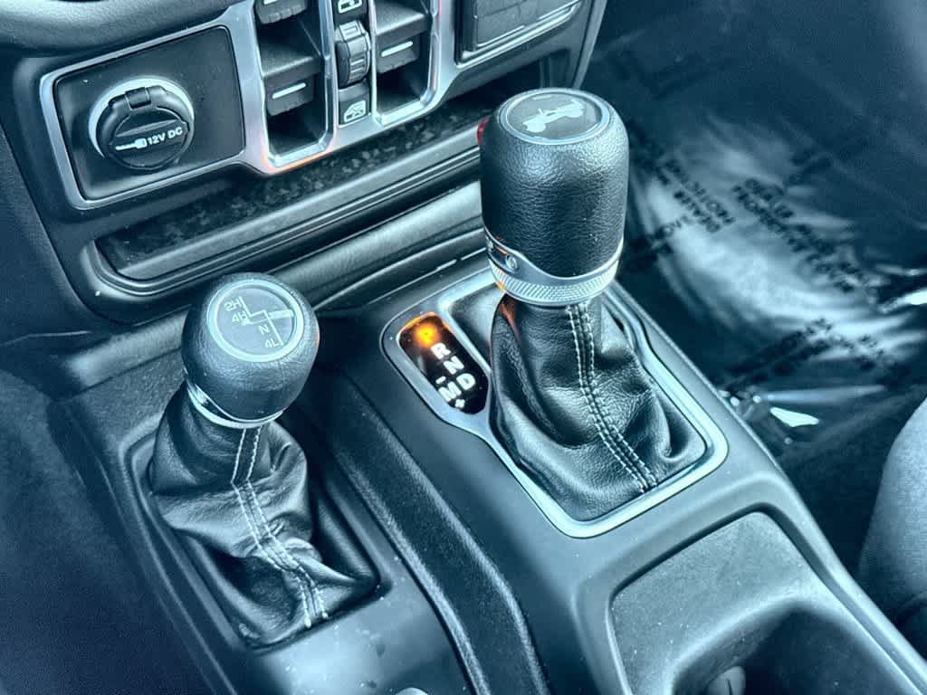 Used 2026 Jeep Wrangler Unlimited Sahara AWD/4WD image 21