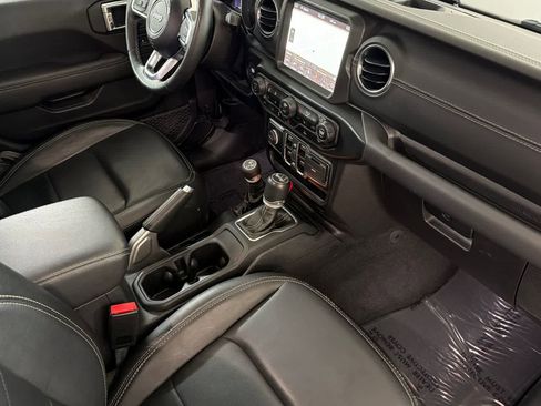 Used 2021 Jeep Wrangler Unlimited Sahara w/ Cold Weather Group AWD/4WD image 16