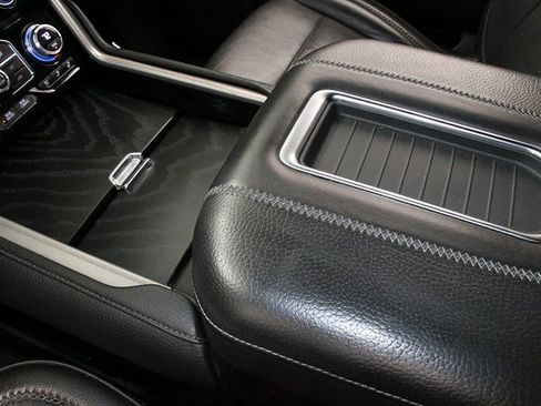 Used 2023 GMC Yukon XL Denali image 23