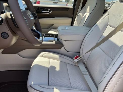 New 2026 GMC Yukon Denali w/ Denali Reserve Package image 2