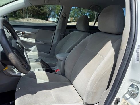 Used 2013 Toyota Corolla LE FWD image 13