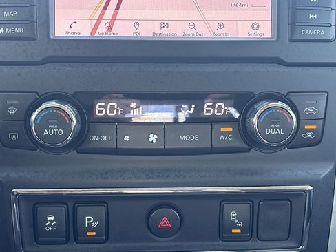 Used 2019 Nissan Titan SV w/ SV Convenience Package image 24