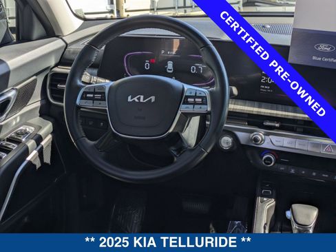 Used 2025 Kia Telluride EX image 17