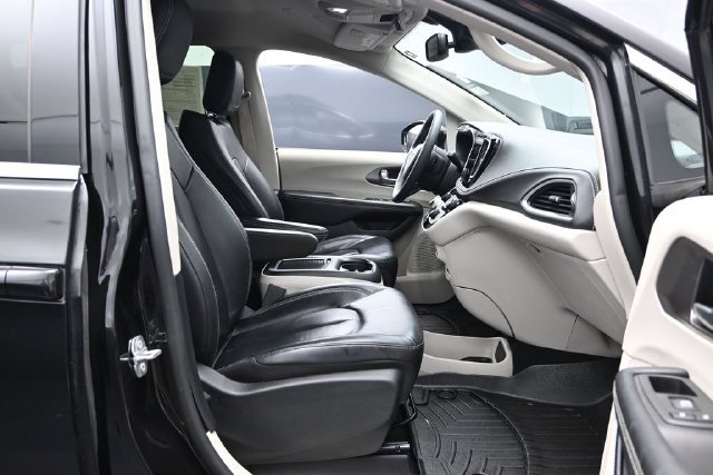Certified 2022 Chrysler Pacifica Touring-L AWD/4WD image 27