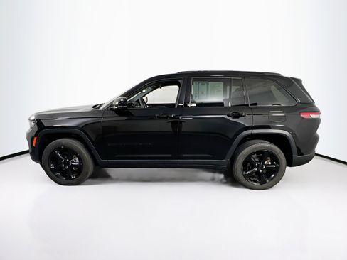 Used 2023 Jeep Grand Cherokee Altitude image 8