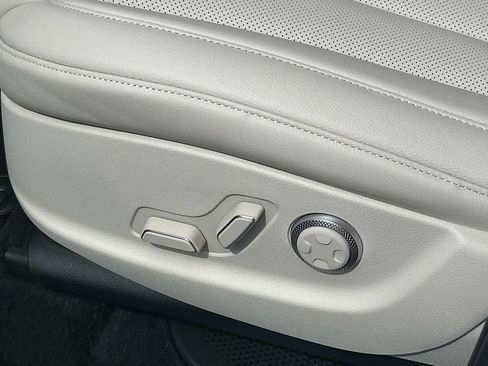 New 2026 Genesis GV80 2.5T RWD image 17
