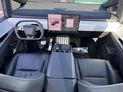 Used 2024 Tesla Cybertruck Cyberbeast AWD/4WD image 32