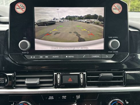 Used 2025 Nissan Pathfinder SV AWD/4WD image 31
