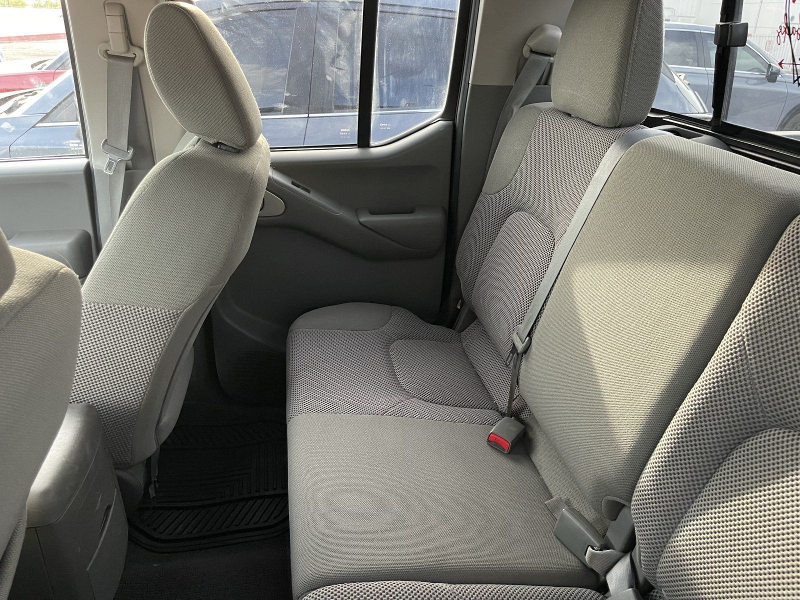 Used 2018 Nissan Frontier SV AWD/4WD image 9