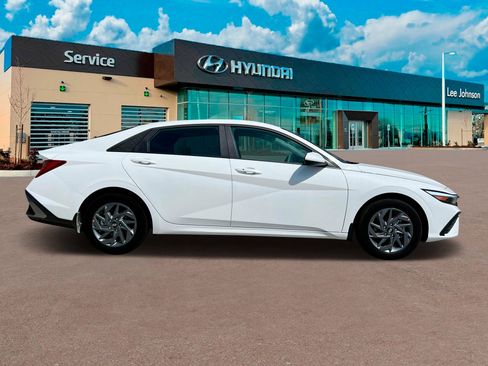 New 2025 Hyundai Elantra Blue image 9