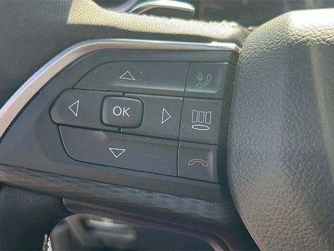 Used 2025 Jeep Grand Cherokee L Altitude image 30