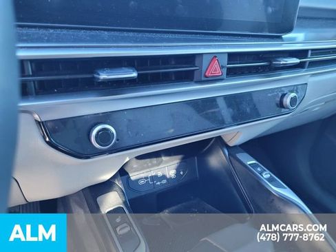 Used 2025 Kia Sorento S w/ Panoramic Sunroof Package image 11