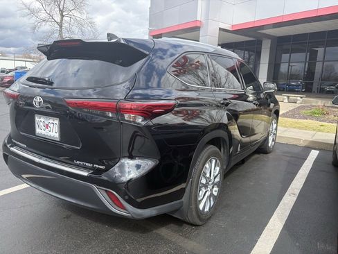 Used 2023 Toyota Highlander Limited image 2
