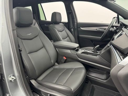 Used 2025 Cadillac XT6 Luxury w/ LPO, Floor Liner Package image 36