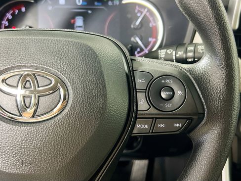 Used 2025 Toyota RAV4 XLE w/ Convenience Package FWD image 19