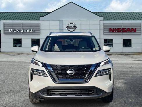 Used 2023 Nissan Rogue SL w/ SL Premium Package image 3