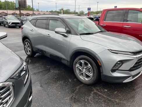 Used 2025 Chevrolet Blazer LT AWD/4WD image 2
