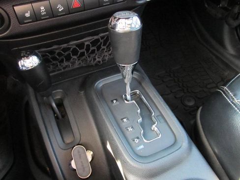 Used 2016 Jeep Wrangler Unlimited Rubicon w/ Connectivity Group image 78