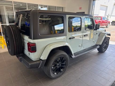 Used 2023 Jeep Wrangler Unlimited Sahara w/ Cold Weather Group AWD/4WD image 3