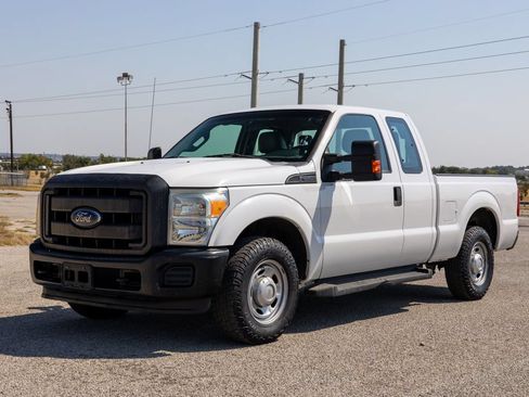 Used 2015 Ford F250 XL w/ Power Equipment Group RWD image 3
