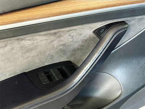 Used 2023 Tesla Model 3 Standard Range image 26