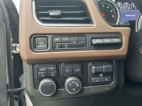 Used 2021 Chevrolet Tahoe High Country w/ Premium Package image 17