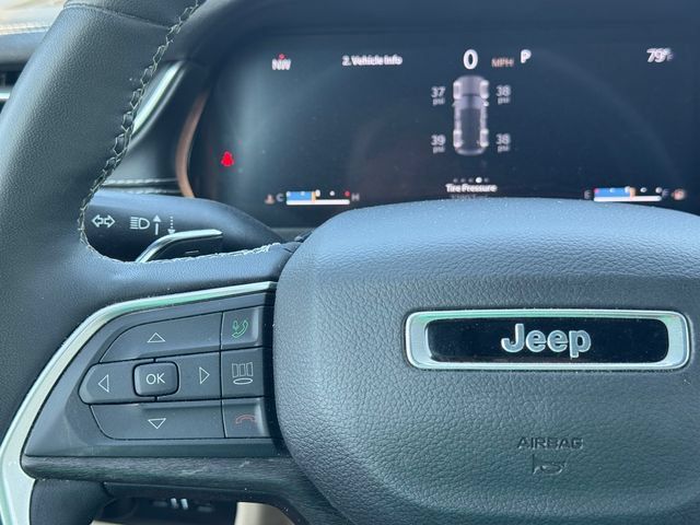 Certified 2024 Jeep Grand Cherokee Limited w/ Black Appearance Package AWD/4WD image 25