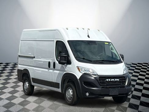 Used 2023 RAM ProMaster 2500 w/ Convenience Group FWD image 4