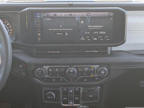 Used 2025 Jeep Wrangler Unlimited Sahara AWD/4WD image 18