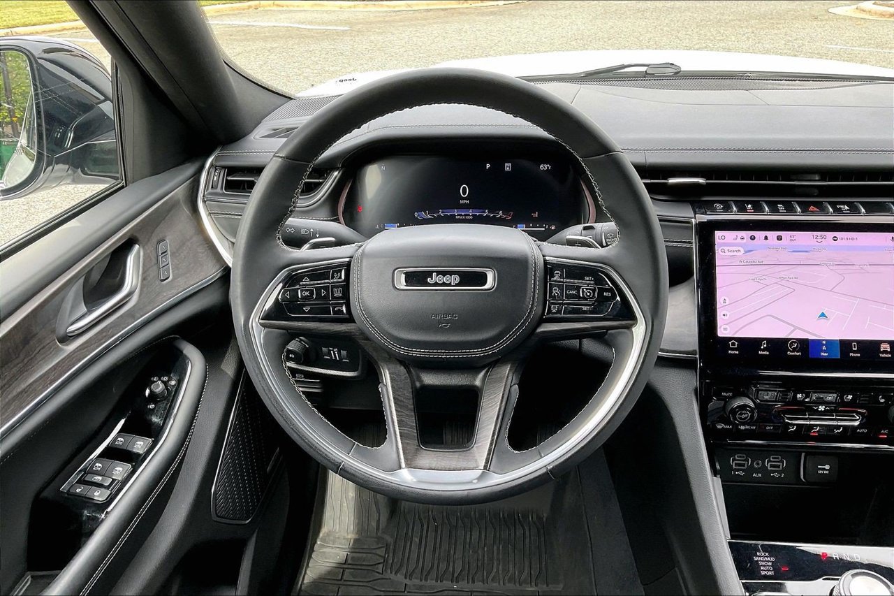 Certified 2023 Jeep Grand Cherokee L Overland AWD/4WD image 9