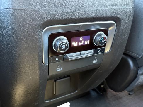 Used 2021 Chevrolet Suburban Z71 w/ Luxury Package image 13