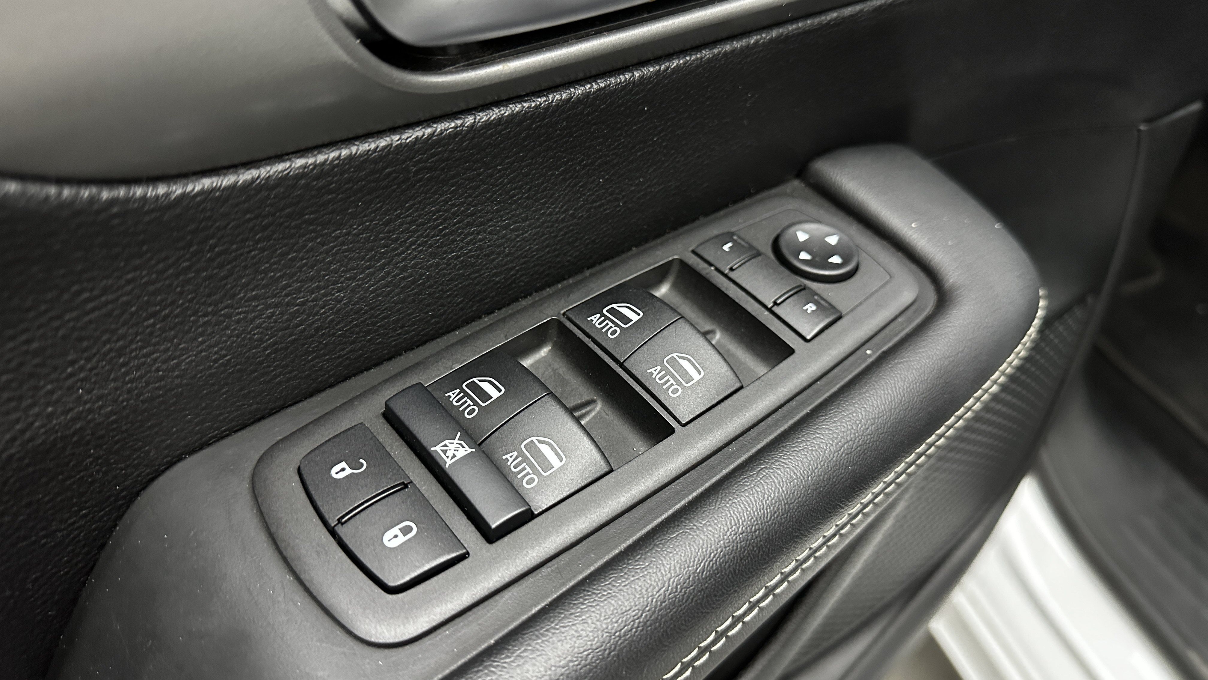 Used 2025 Chrysler Pacifica Select FWD image 10