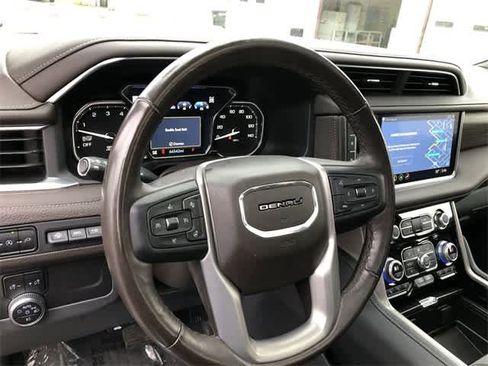Used 2021 GMC Yukon XL Denali w/ Denali Premium Package image 13