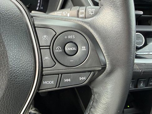 Certified 2024 Toyota Corolla Cross XSE image 20