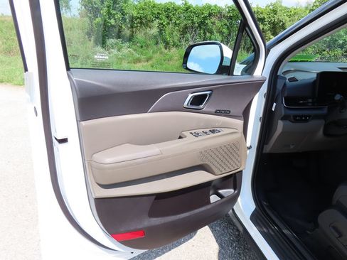 Certified 2026 Kia Carnival EX FWD image 31
