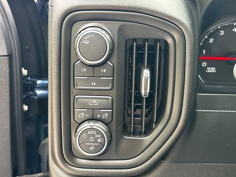 Certified 2022 Chevrolet Silverado 2500 Custom w/ Custom Value Package AWD/4WD image 27