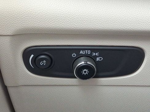 Used 2023 Buick Envision Avenir image 24