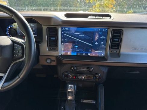 Used 2022 Ford Bronco Outer Banks image 17