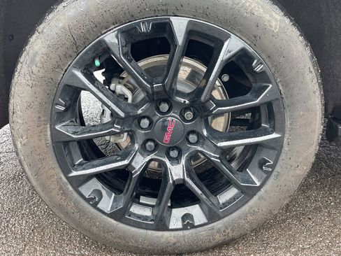 Used 2024 GMC Yukon XL Denali AWD/4WD image 12