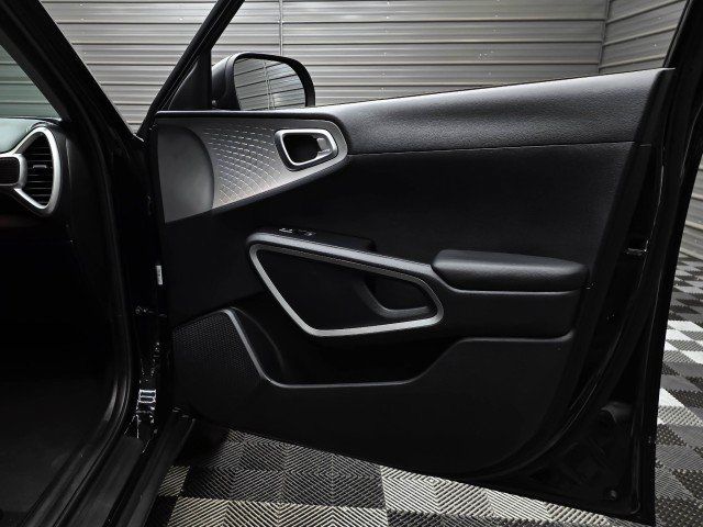 Used 2020 Kia Soul LX FWD image 29