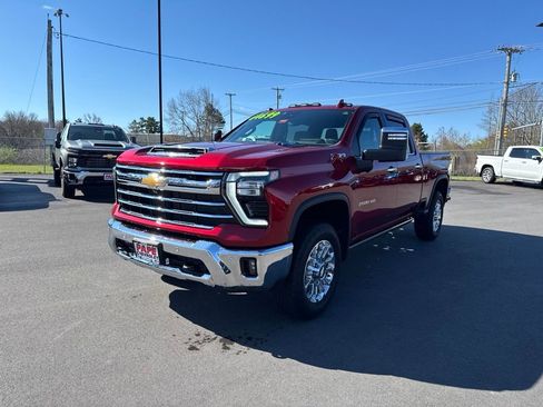 Used 2025 Chevrolet Silverado 2500 LTZ w/ LTZ Premium Package AWD/4WD image 9