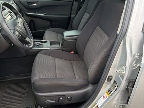 Used 2016 Toyota Camry LE image 5