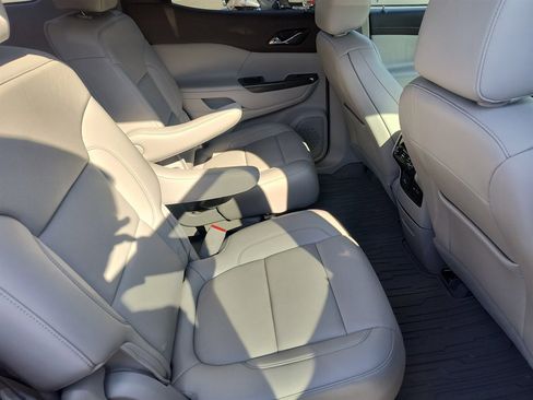 Used 2021 GMC Acadia SLT w/ Preferred Package image 27