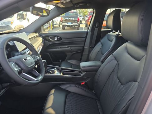 New 2026 Jeep Compass Latitude image 18