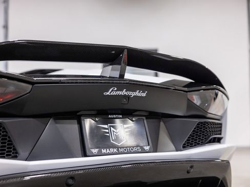 Used 2019 Lamborghini Aventador S image 16