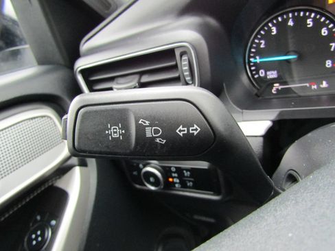 Used 2024 Ford Explorer XLT w/ Equipment Group 202A AWD/4WD image 32