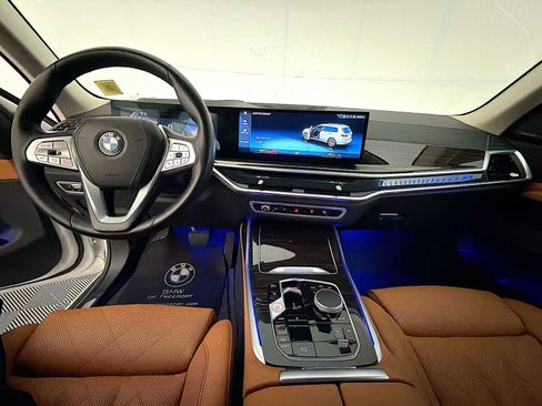 Used 2023 BMW X7 xDrive40i w/ Premium Package image 12