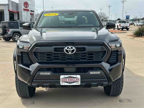 Used 2024 Toyota Tacoma TRD Off-Road image 8