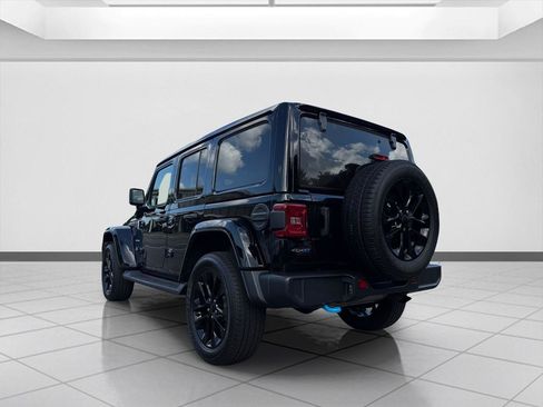 Used 2023 Jeep Wrangler Unlimited Sahara w/ Cold Weather Group AWD/4WD image 3